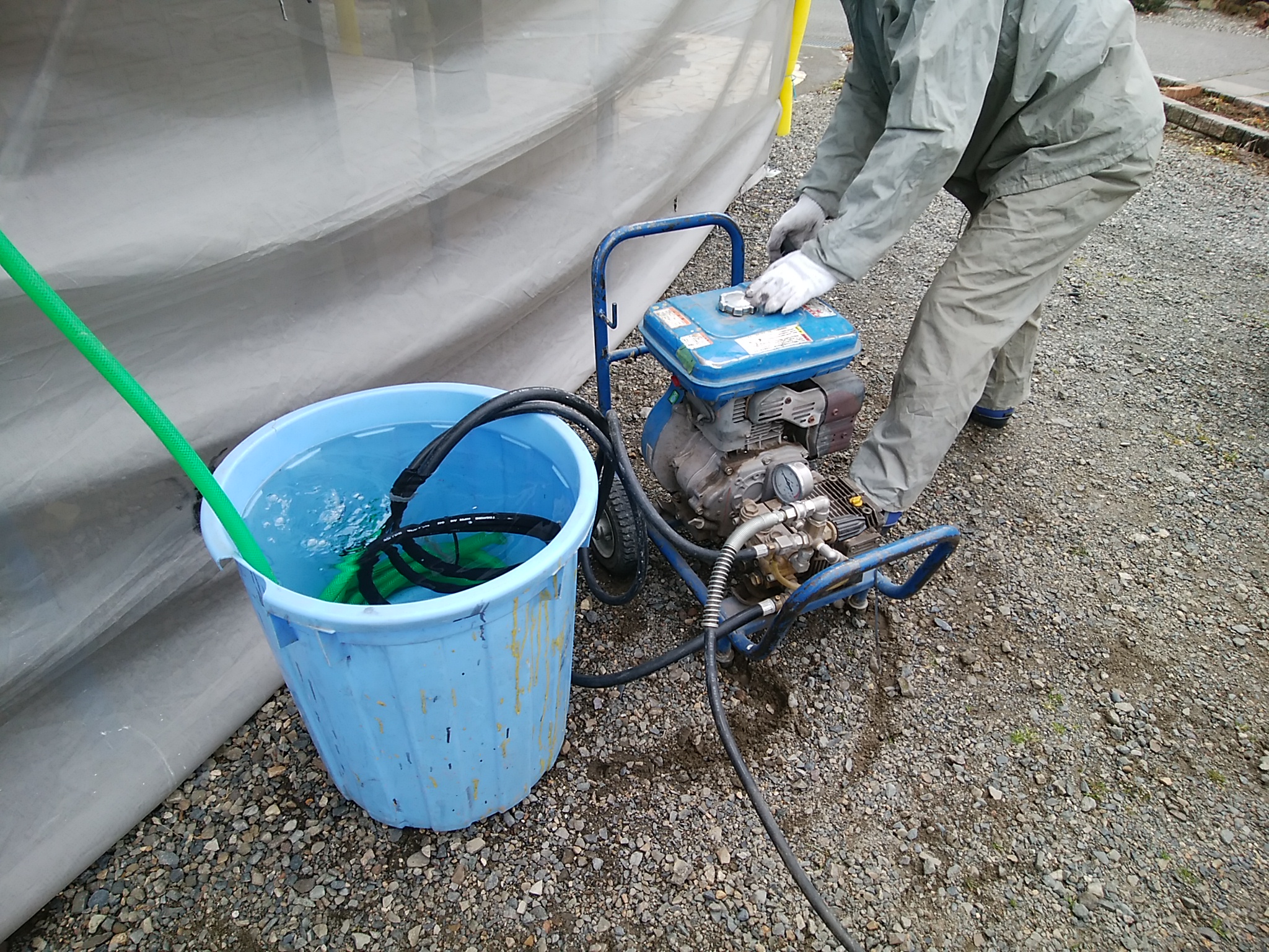 外壁洗浄　高圧洗浄機