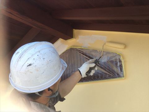 松本市外壁塗装　下塗り中塗り