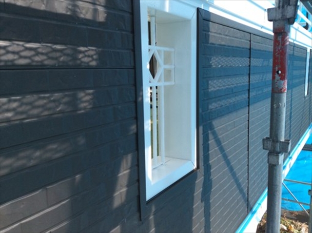 下諏訪町で凍害に強い外壁リフォーム。ベランダの崩れを金属サイディングで部分補修