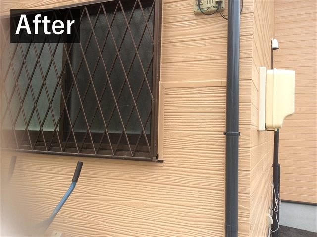 大桑村で浴室下の外壁爆裂を補修。木目調金属サイディング張り替えと塗装で美しく再生