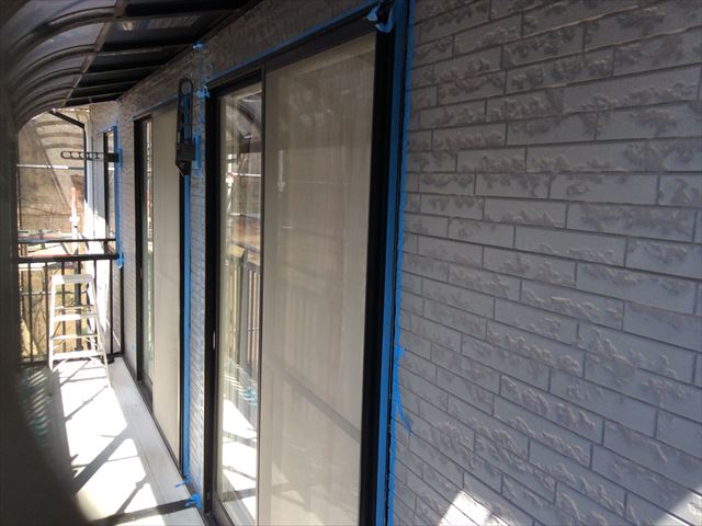 外壁塗装と目地カバー工法施工事例