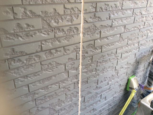 外壁塗装と目地カバー工法施工事例